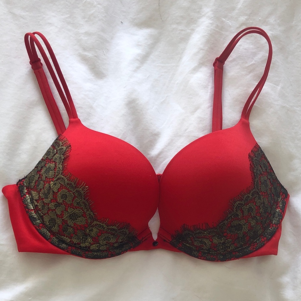Victoria’s Secret Red Lace-Trim Very Sexy Push-Up Bra 32C